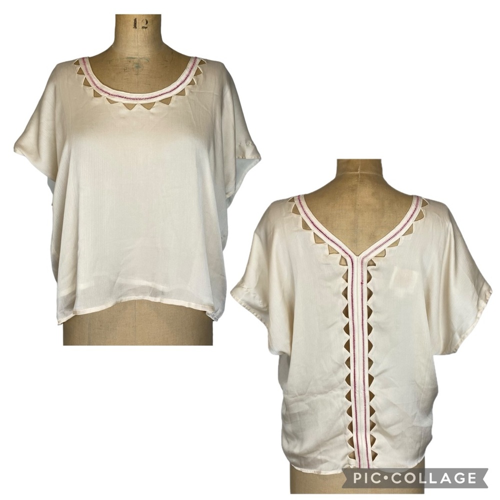 3/$30 Aryn K Cream Oversized Cutout Detail Blouse Size XS
